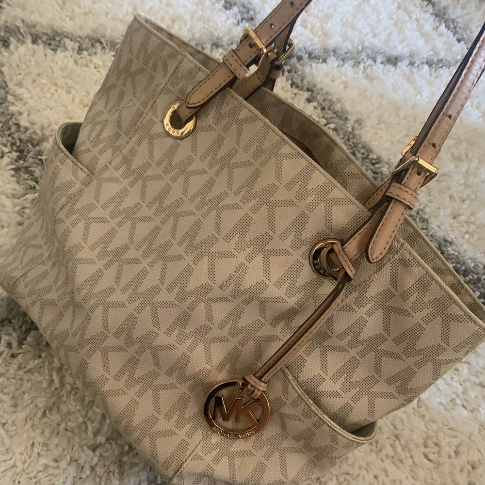 White Michael Kors bag